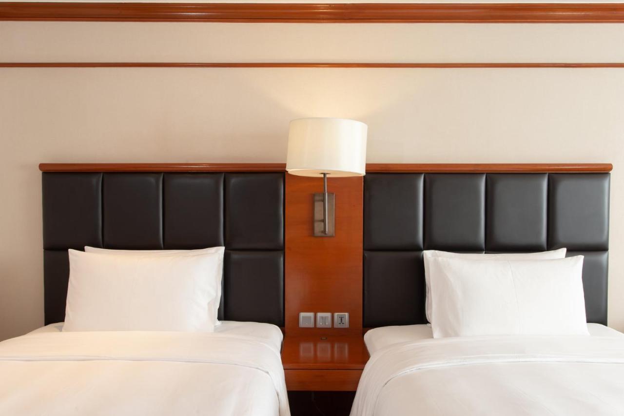 Centara Riverside 4*